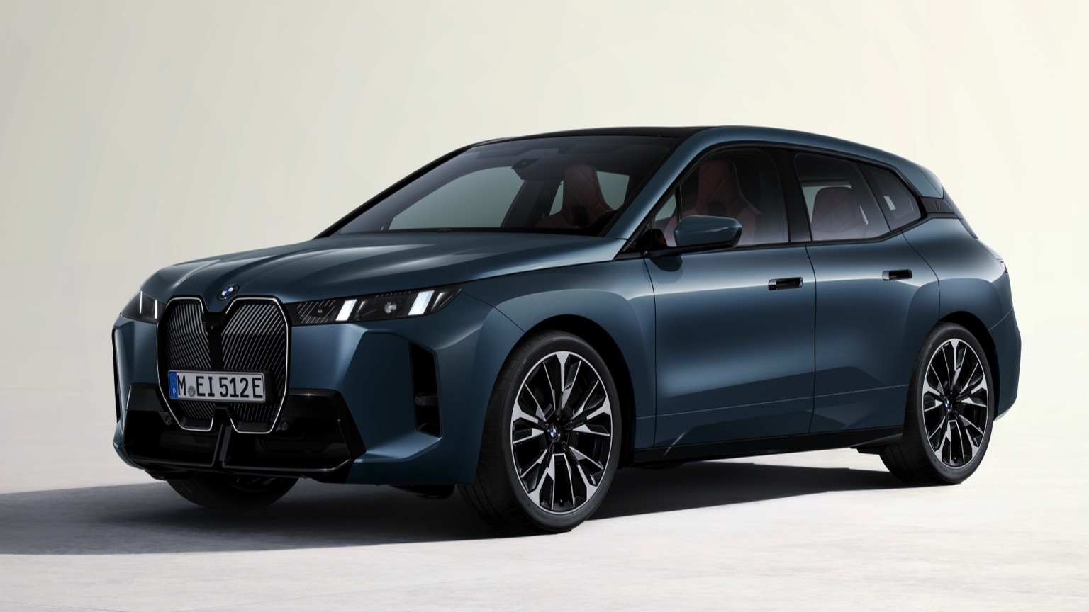 BMW iX xDrive60 specification