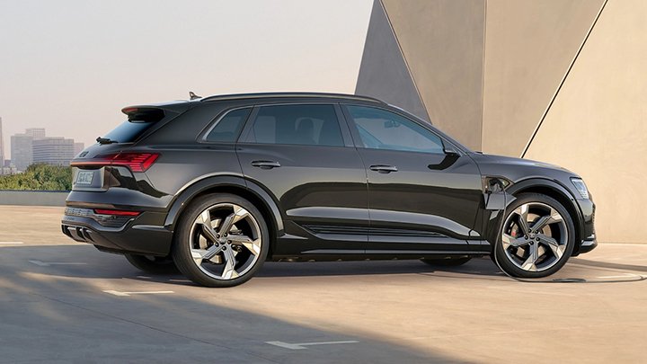 audi-sq8-e-tron-side-720x405px